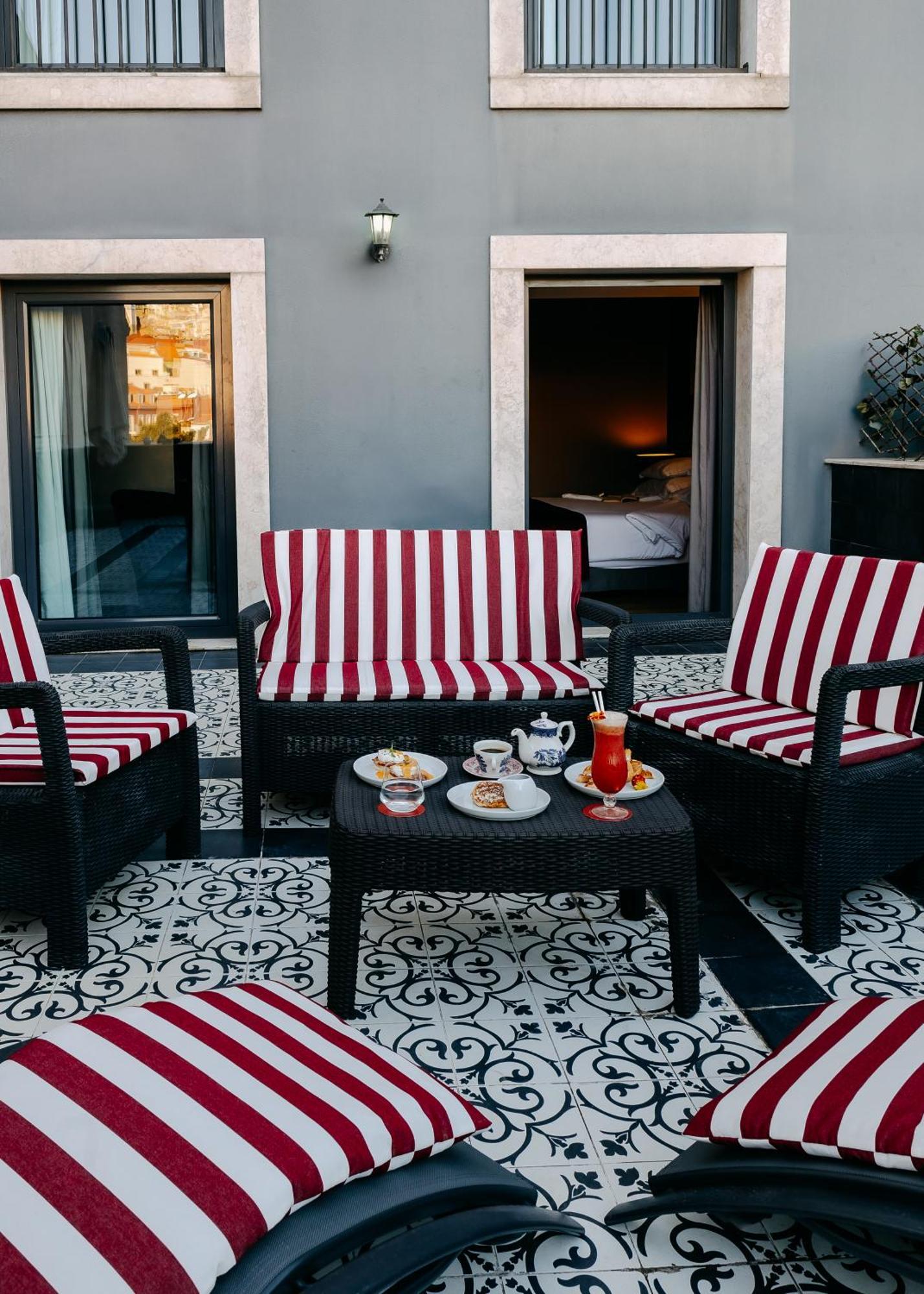 138 Liberdade Hotel Lisboa Dış mekan fotoğraf A typical patio at the hotel